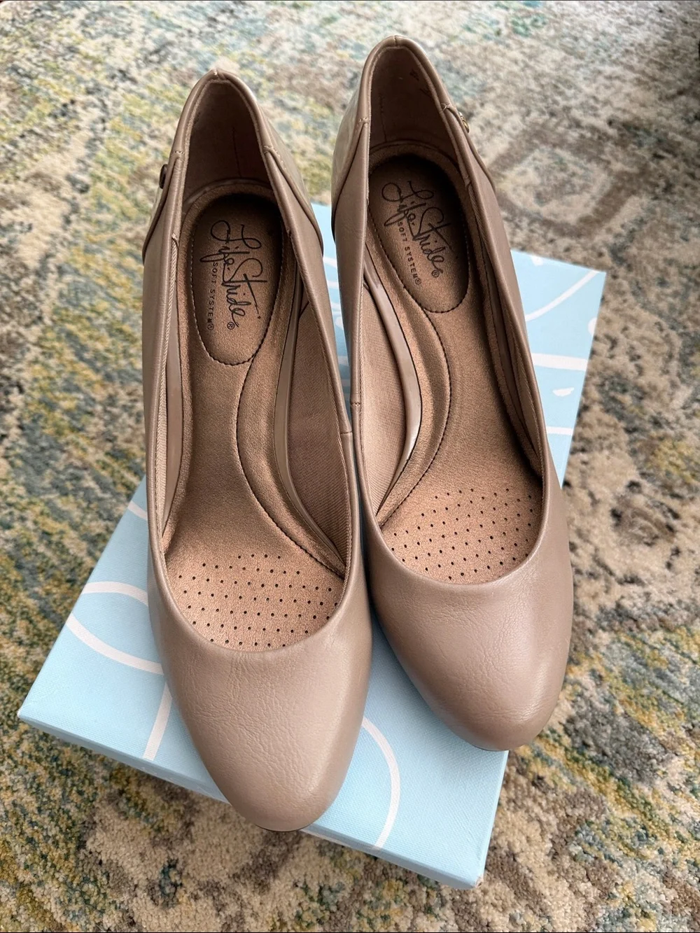 Life Stride Women's Nude Round-Toe Pumps
